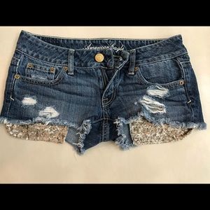 Express size 00 distressed jean shorts